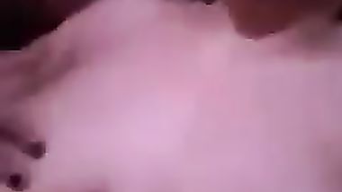 شرموطه هايجه بتلعب ف كسها الناااارلحد م تجيبهم