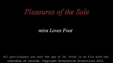 بنتين بيلعوا لبعض