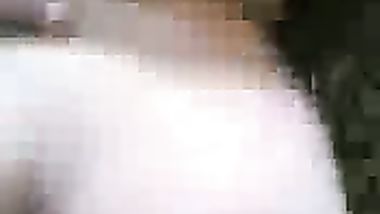 شرموطة خجلانة تنتاك قدام الكاميرا