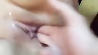 ديوث ينيك و يفشخ مراته علي كاميرا و يصورها