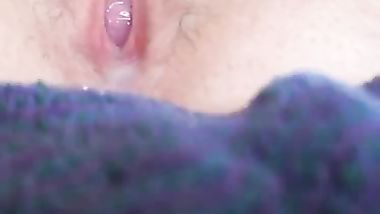 قذف داخل الكس ويسيل اللبن منه