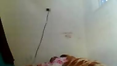 نيكه من الاءخر على الكنبه فى الشقه