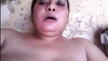 فلاحه كبيرة بنلعب فى كسها لحد متنزل جامد وفرسة وزن تقيل