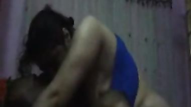 خيانة زوجية بينيك مرات صاحبه ولابسة قميص نوم نار وطفى نار كسها فى ليلة