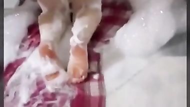 مصرية فاجرة بتقوله متحطش صابون علي زيك هيحرق كسي