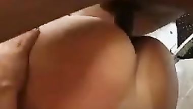 زانية بيرزع فكسها وبيهينها ويضربها بالشبشب