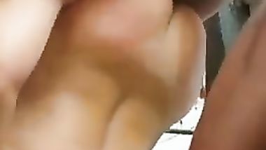 زانية بيرزع فكسها وبيهينها ويضربها بالشبشب