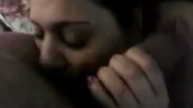 صيدة متناكة على الاخر بتمص زبر كبير