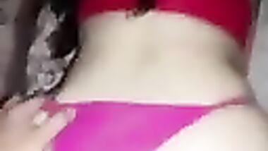 نيك لشرموطة نايمة علي بطنها تاخد باحلي روقان