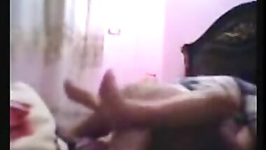 شرموطه خاينه بتجيب حبيبها القديم البيت بعد ماجوزها يروخ الشغل ويكيفها