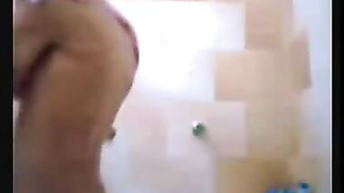 شرموطه خاينه بتجيب حبيبها القديم البيت بعد ماجوزها يروخ الشغل ويكيفها