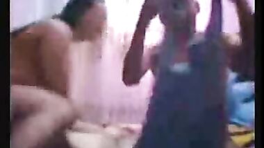 شرموطه خاينه بتجيب حبيبها القديم البيت بعد ماجوزها يروخ الشغل ويكيفها